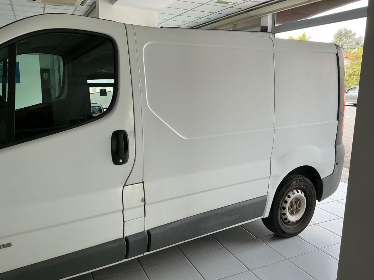 NISSAN Primastar V27 2.0 dCi 115CV Kasten L1H1 2.7t - 3