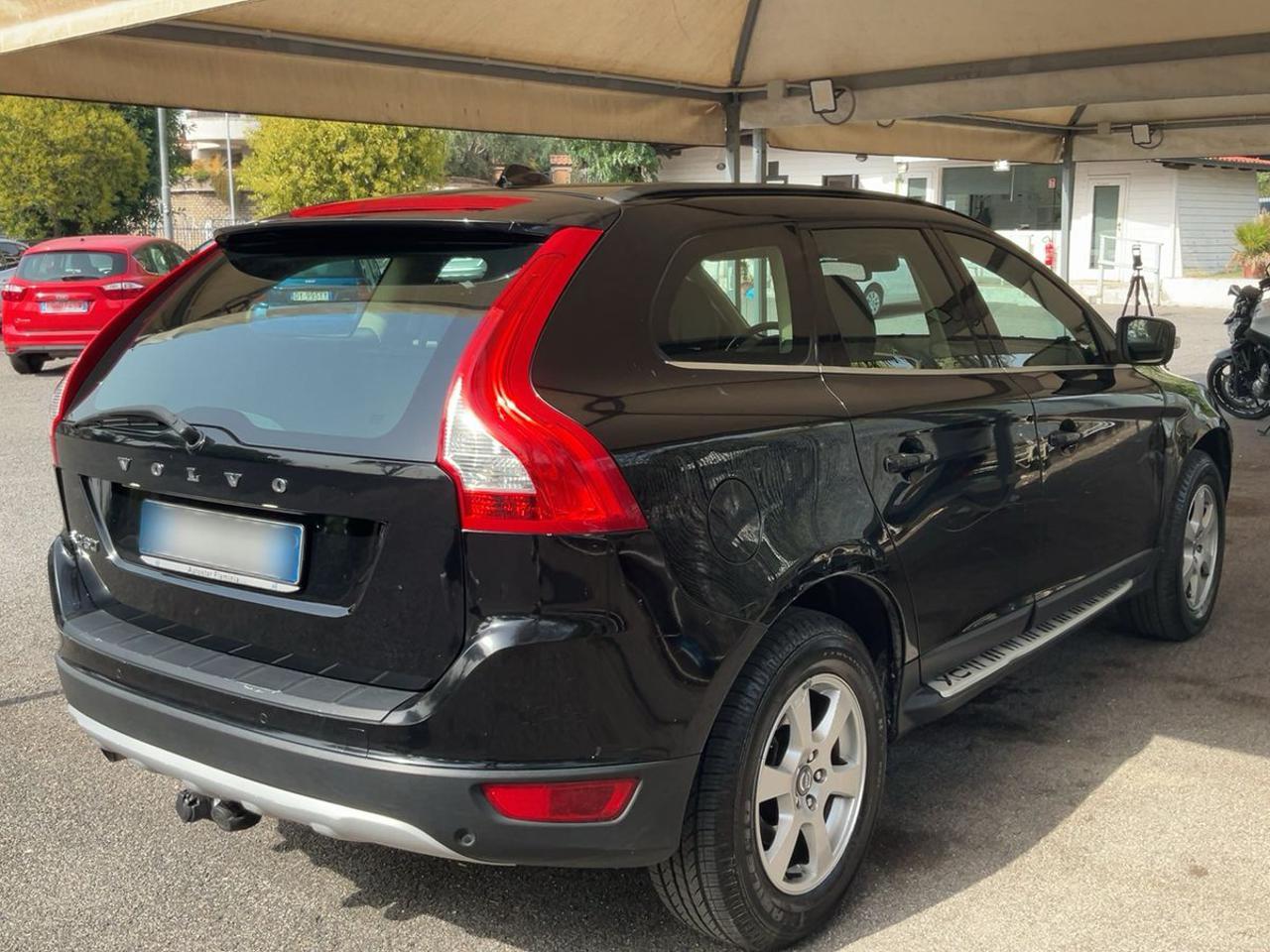 VOLVO XC60 D4 Geartronic Momentum - 4