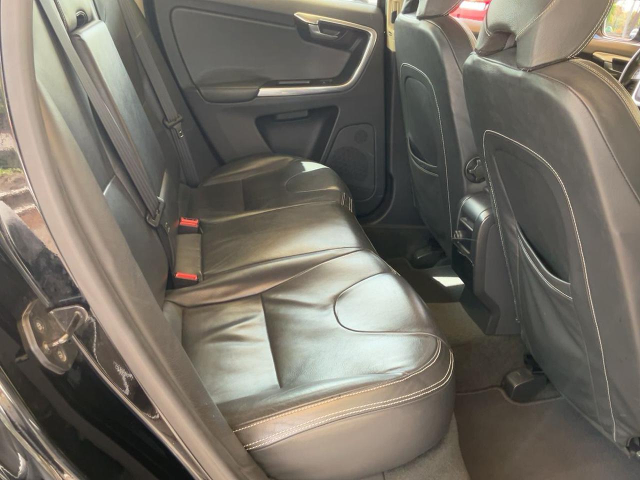 VOLVO XC60 D4 Geartronic Momentum - 14