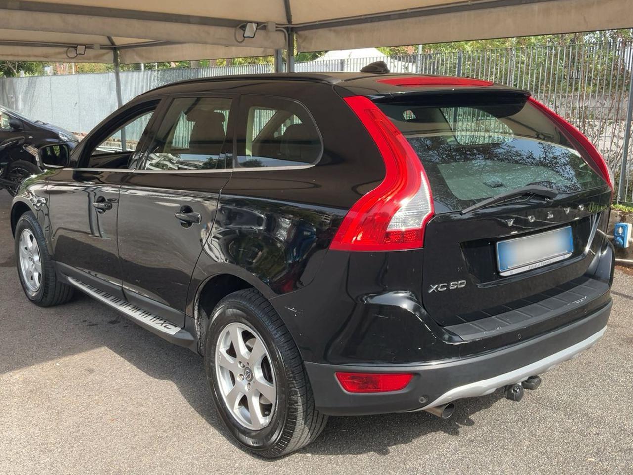 VOLVO XC60 D4 Geartronic Momentum - 6