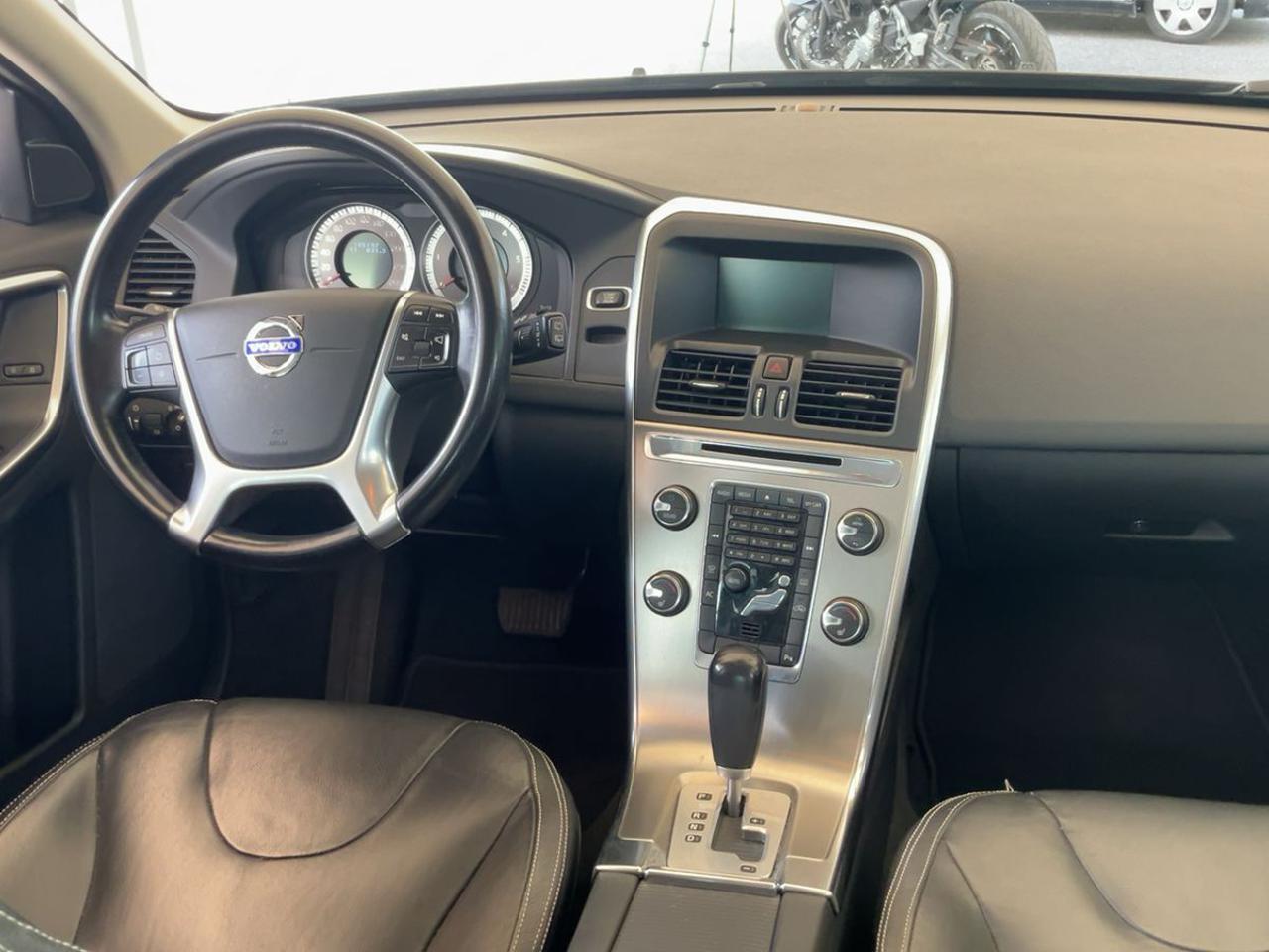 VOLVO XC60 D4 Geartronic Momentum - 12