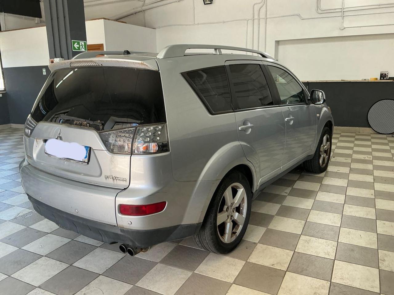 MITSUBISHI Outlander 2.0 DI-D Intense - 4