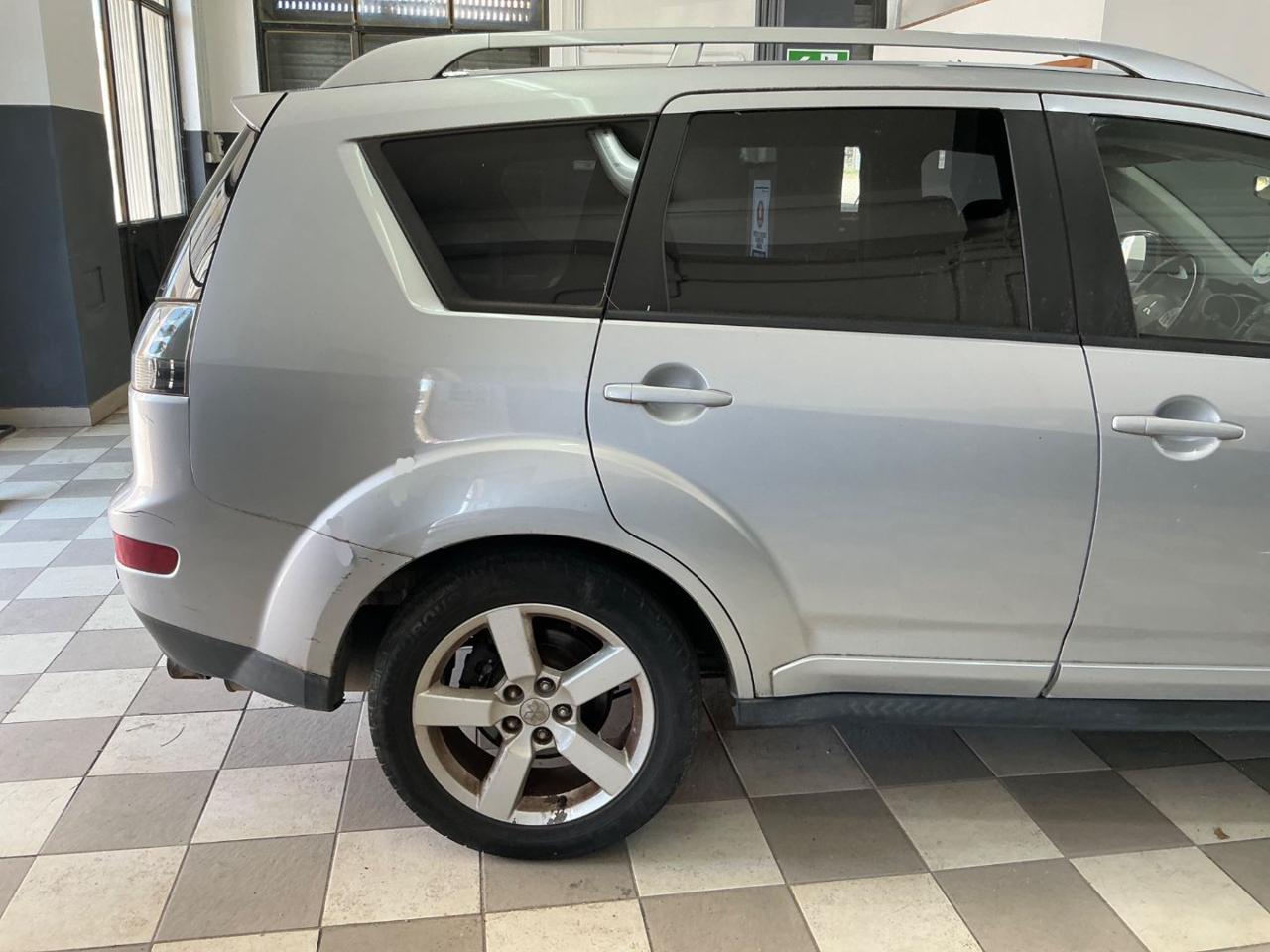 MITSUBISHI Outlander 2.0 DI-D Intense - 6