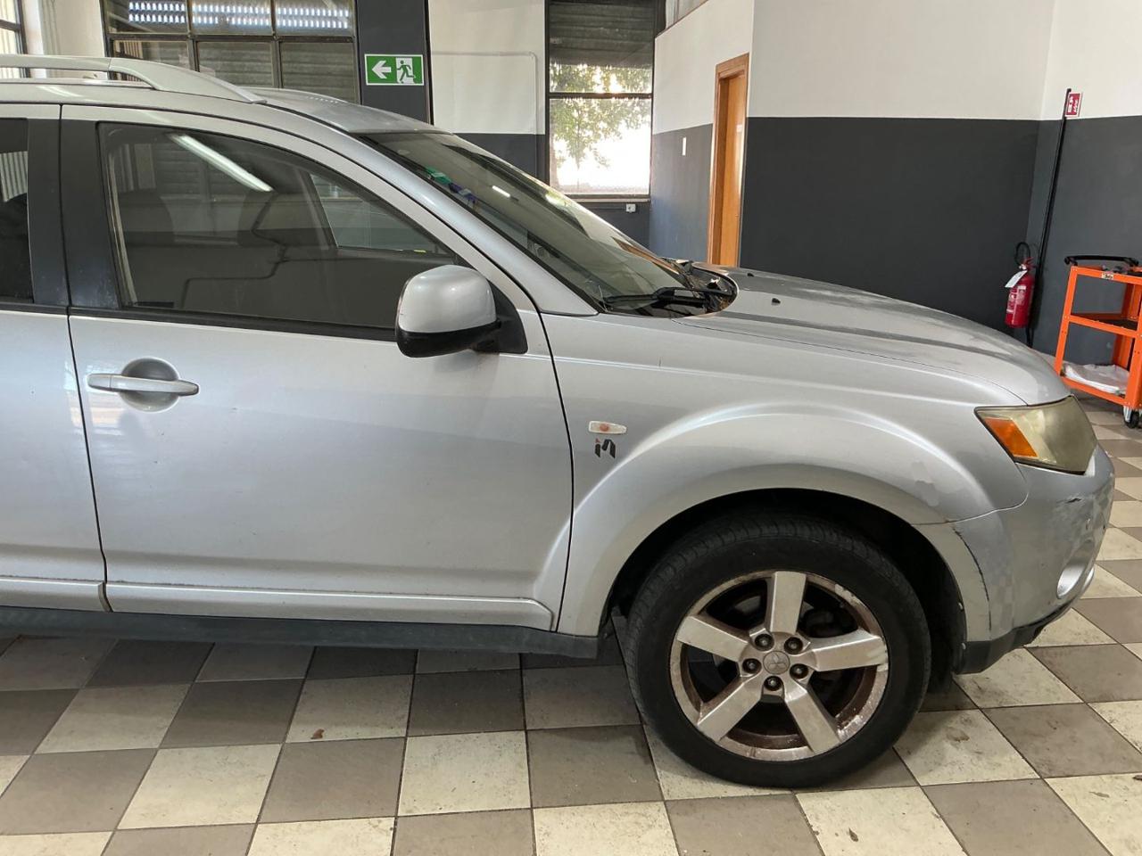 MITSUBISHI Outlander 2.0 DI-D Intense - 3