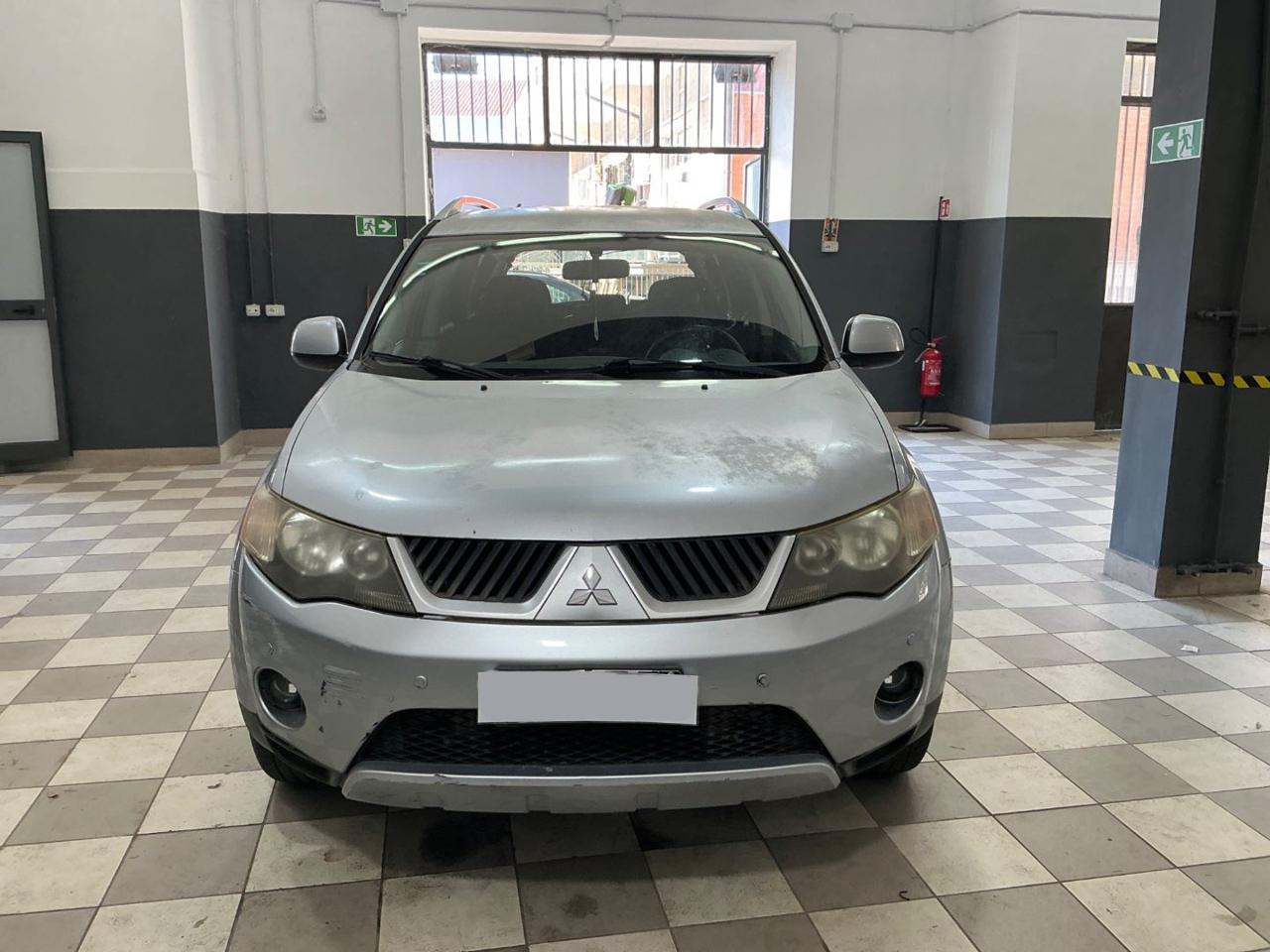 MITSUBISHI Outlander 2.0 DI-D Intense - 2