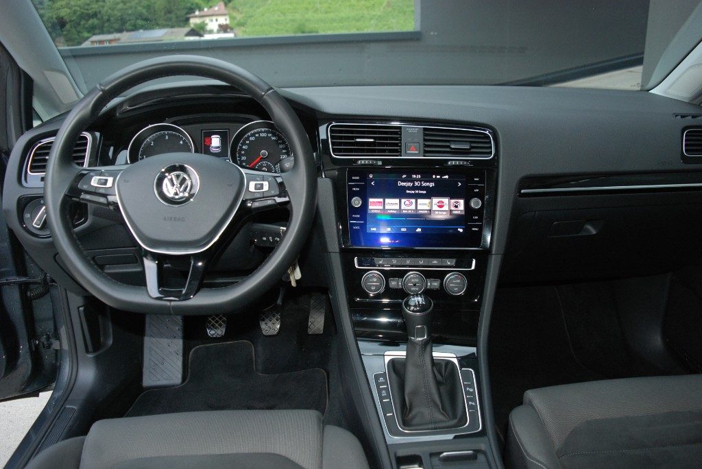 VOLKSWAGEN Golf 2.0 TDI R-Line LED Navi DAB+ ACC 18 ParkAssist - 6