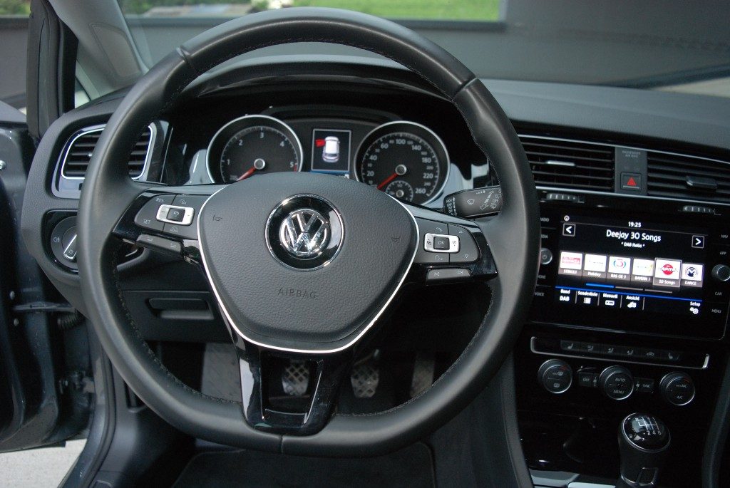 VOLKSWAGEN Golf 2.0 TDI R-Line LED Navi DAB+ ACC 18 ParkAssist - 7