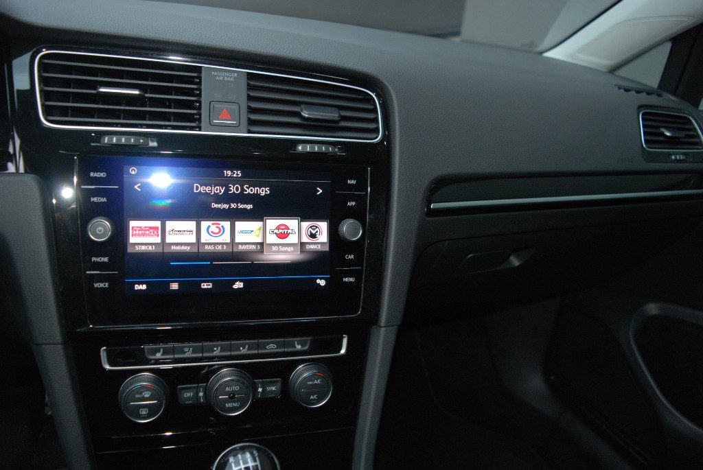VOLKSWAGEN Golf 2.0 TDI R-Line LED Navi DAB+ ACC 18 ParkAssist - 8