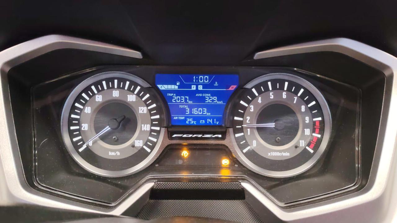 HONDA Forza 300 Deluxe - 3