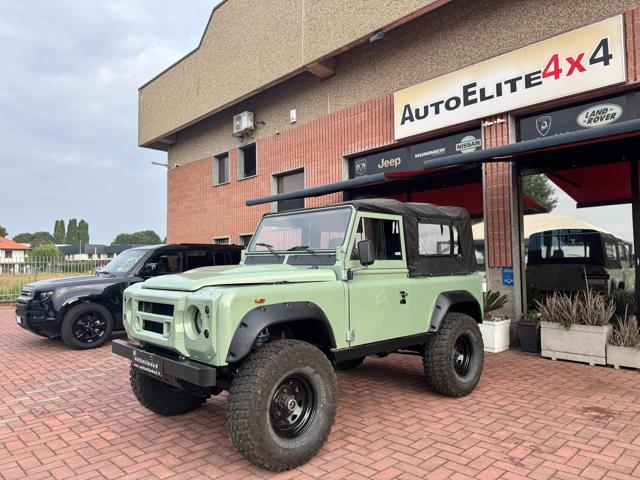 LAND ROVER Defender Verde pastello