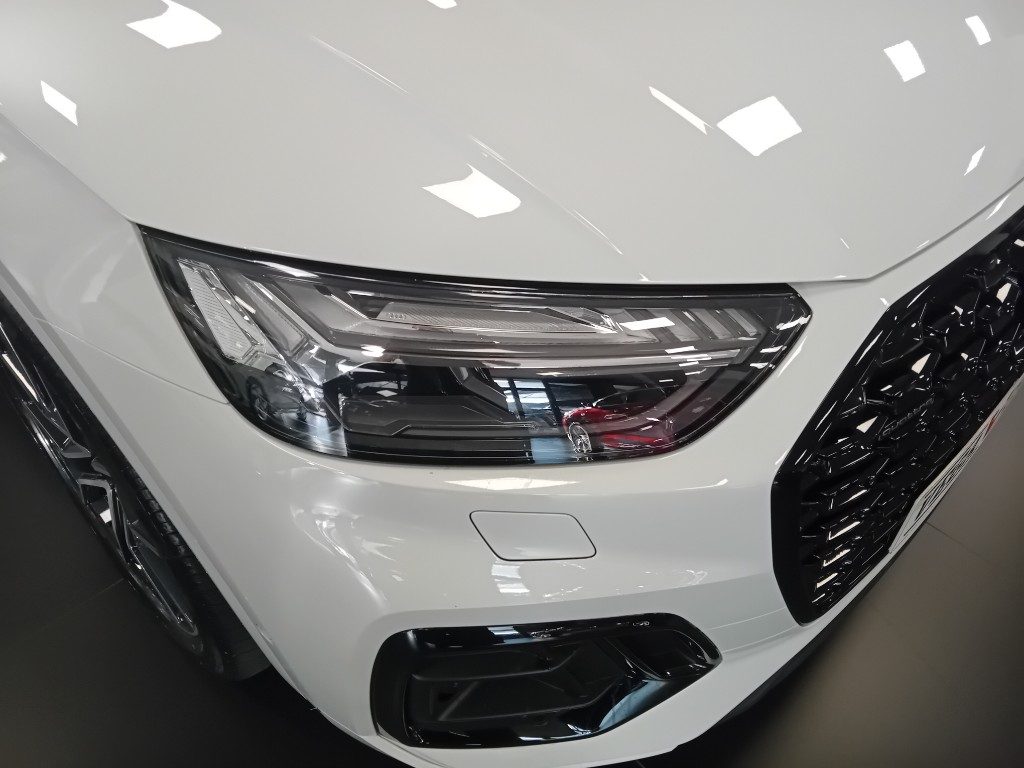 Clicca per ingrandire Q5 - SPB 40 TDI quattro S tronic Identity Black