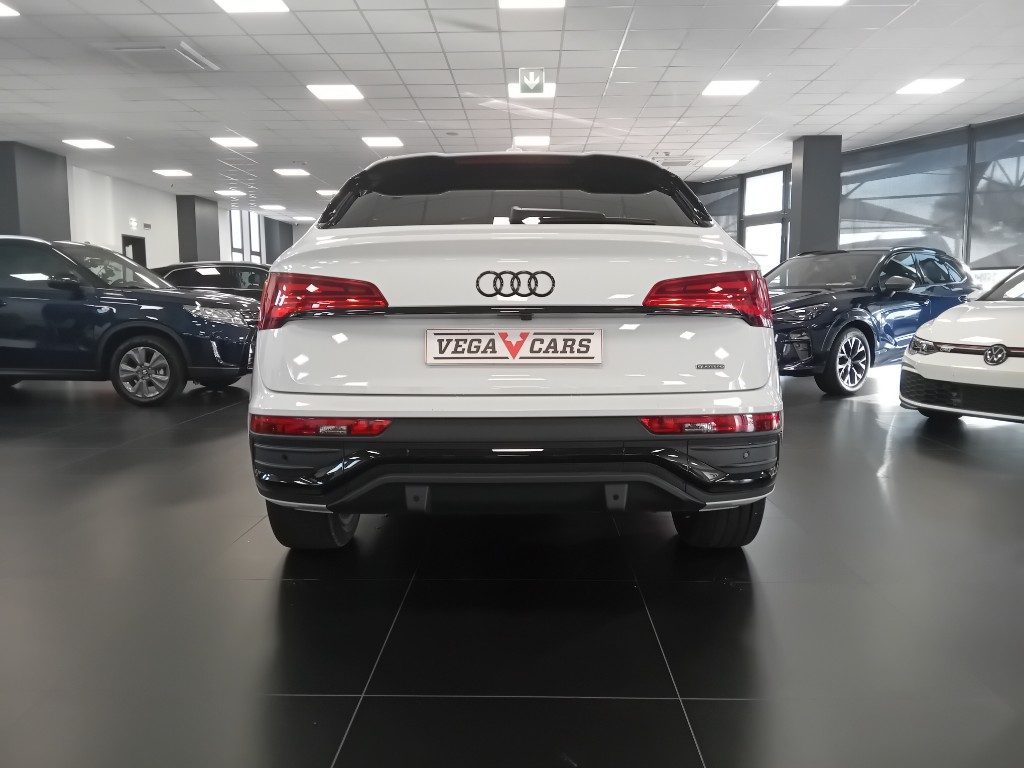 Clicca per ingrandire Q5 - SPB 40 TDI quattro S tronic Identity Black