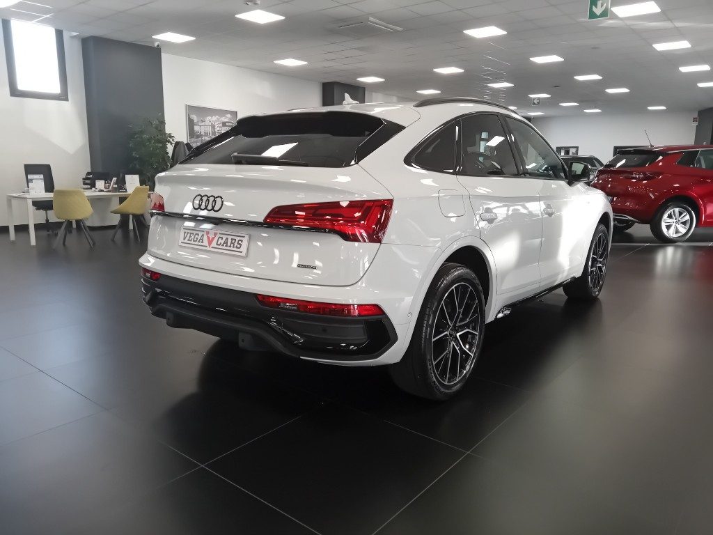 Clicca per ingrandire Q5 - SPB 40 TDI quattro S tronic Identity Black