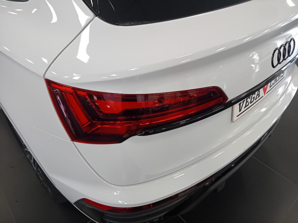 Clicca per ingrandire Q5 - SPB 40 TDI quattro S tronic Identity Black