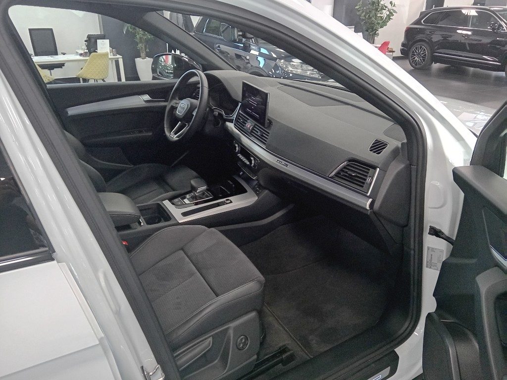 Clicca per ingrandire Q5 - SPB 40 TDI quattro S tronic Identity Black