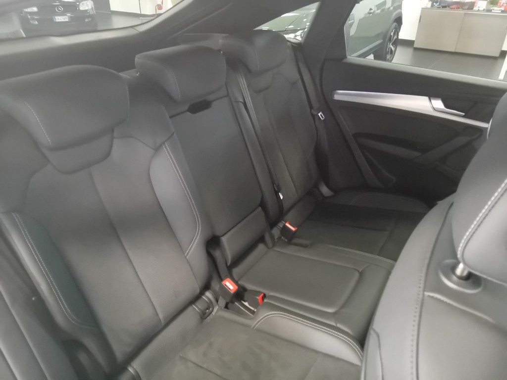 Clicca per ingrandire Q5 - SPB 40 TDI quattro S tronic Identity Black