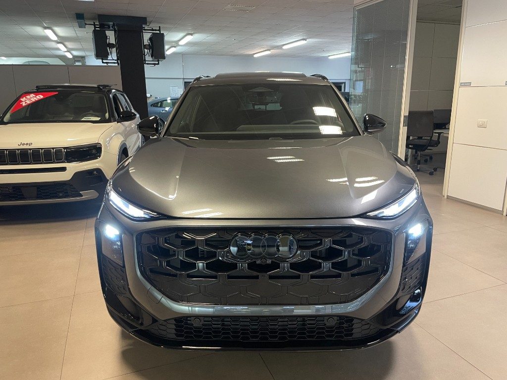 AUDI Q3 TFSI 150 kW S tronic quattro S line edition - 2