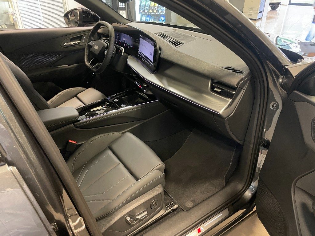 AUDI Q3 TFSI 150 kW S tronic quattro S line edition - 17