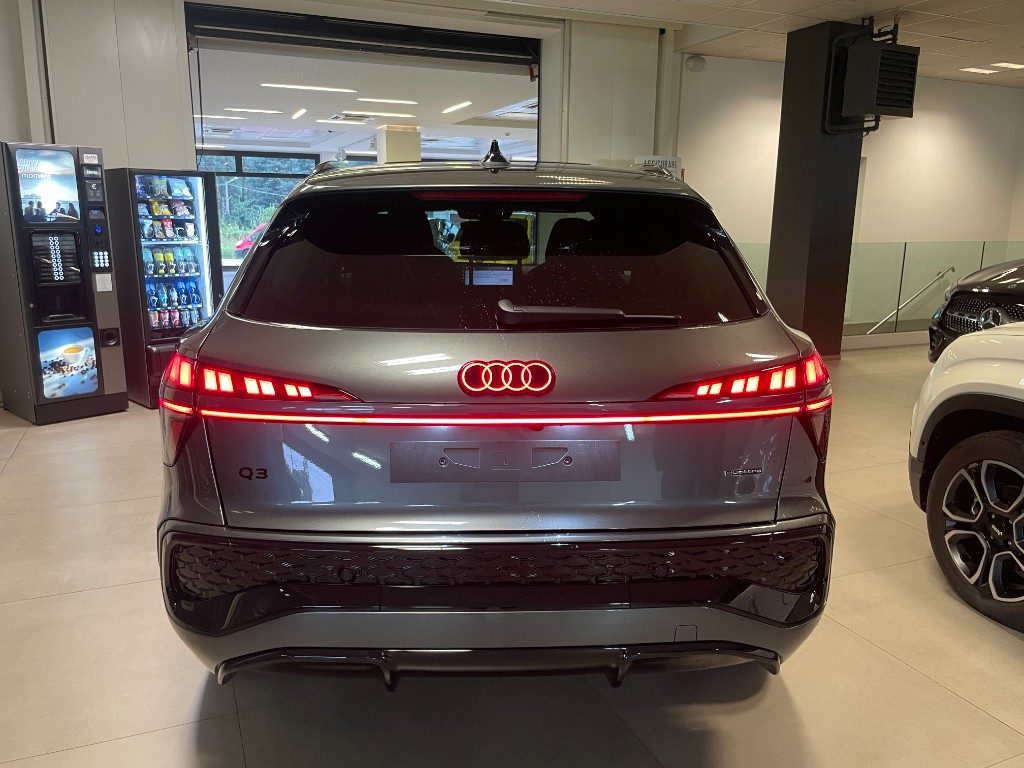 AUDI Q3 TFSI 150 kW S tronic quattro S line edition - 5