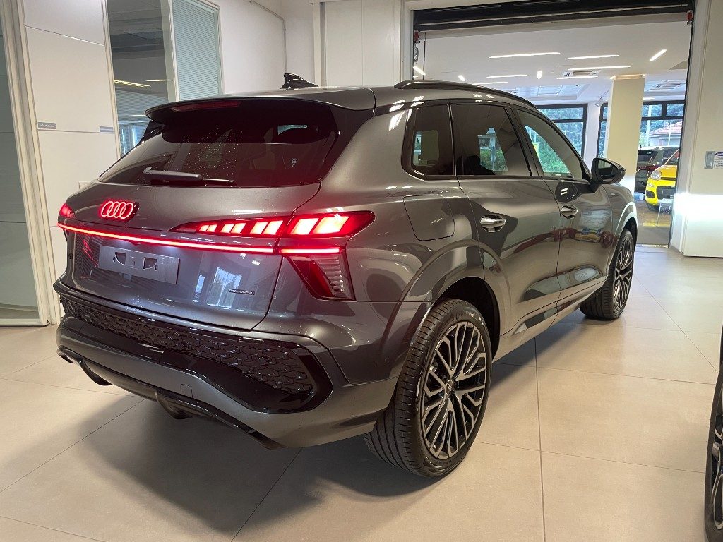 AUDI Q3 TFSI 150 kW S tronic quattro S line edition - 4
