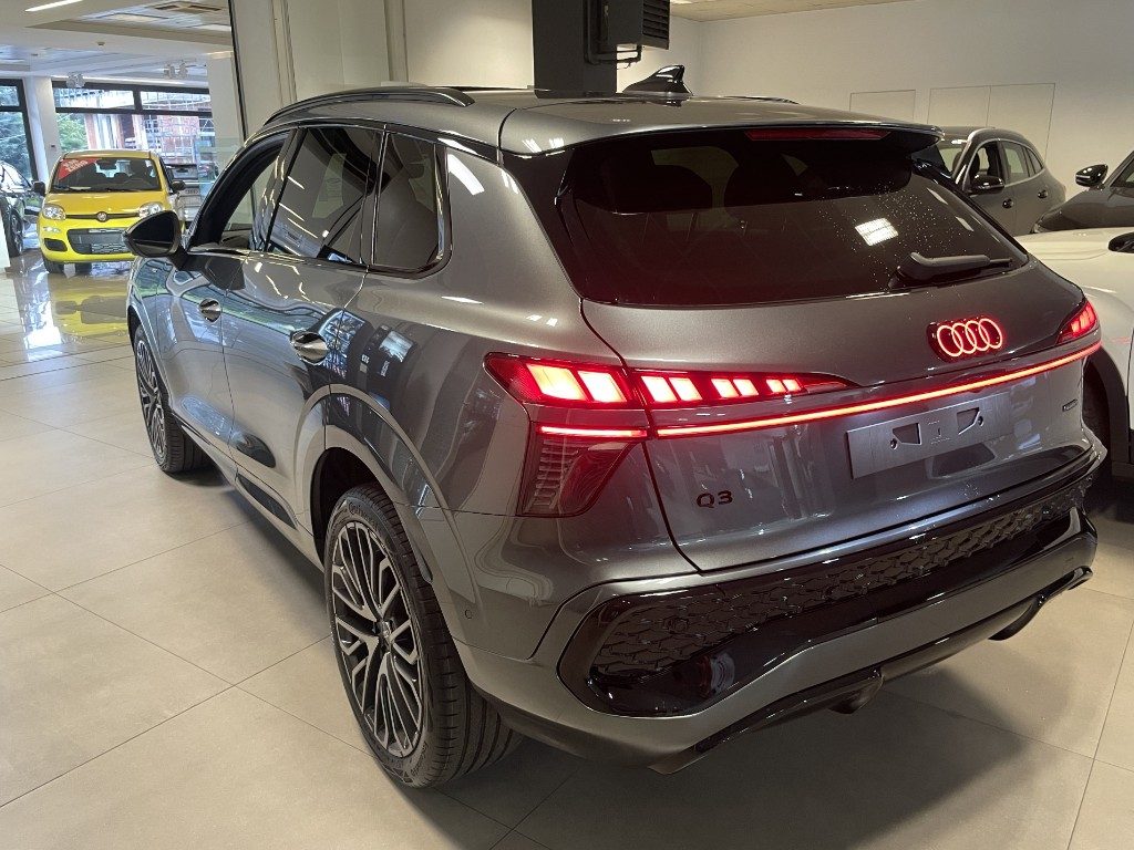 AUDI Q3 TFSI 150 kW S tronic quattro S line edition - 6