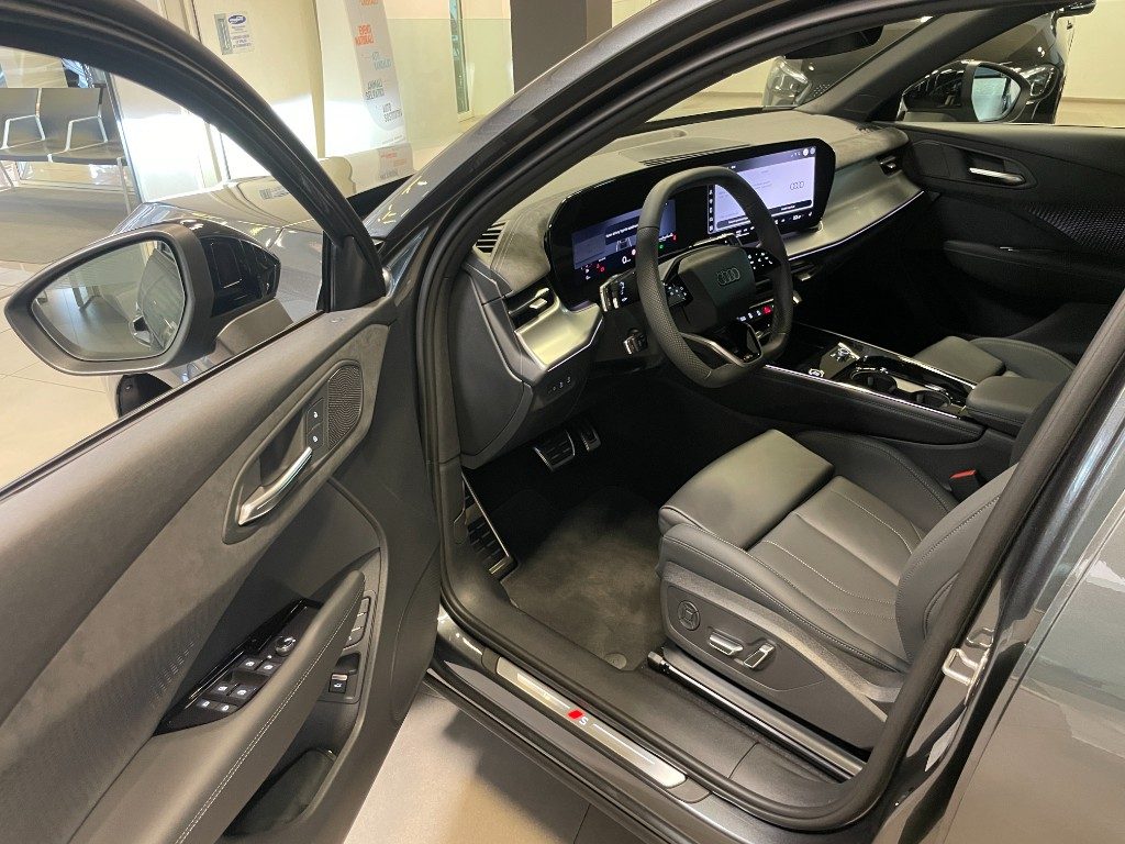 AUDI Q3 TFSI 150 kW S tronic quattro S line edition - 9