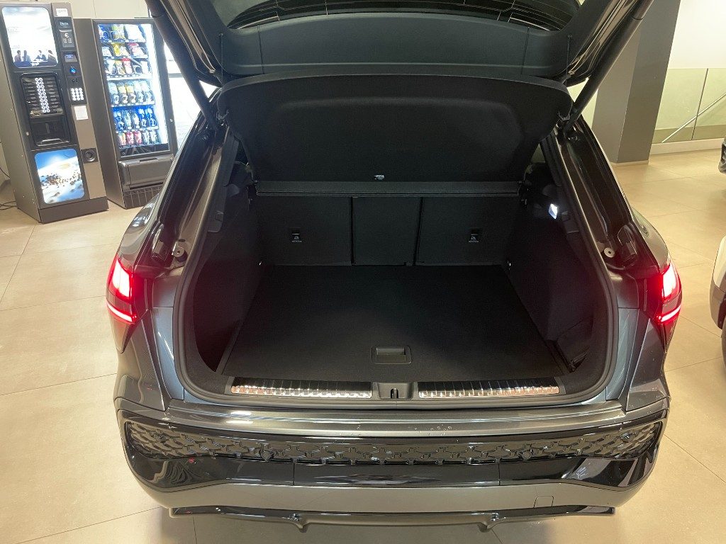 AUDI Q3 TFSI 150 kW S tronic quattro S line edition - 20