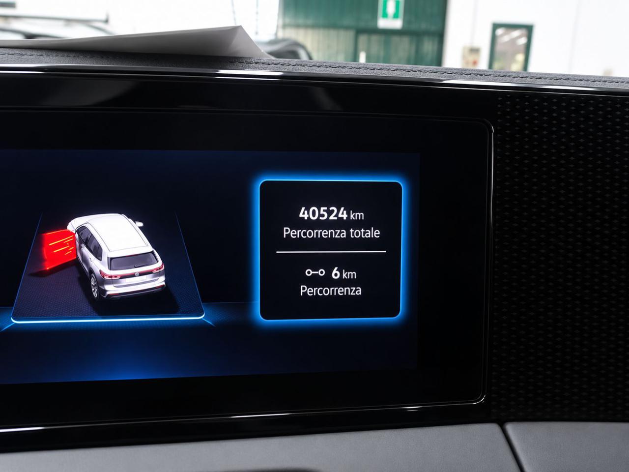 VOLKSWAGEN Tiguan 2.0 TDI 150 CV DSG Life CERCHI 18-RETROCAMERA - 10