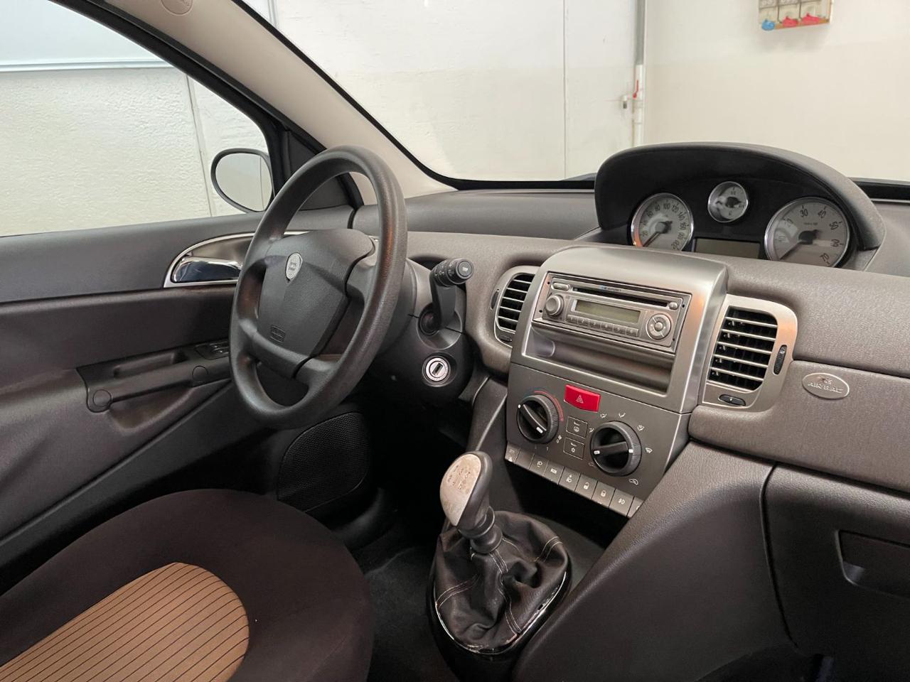 Ypsilon 15