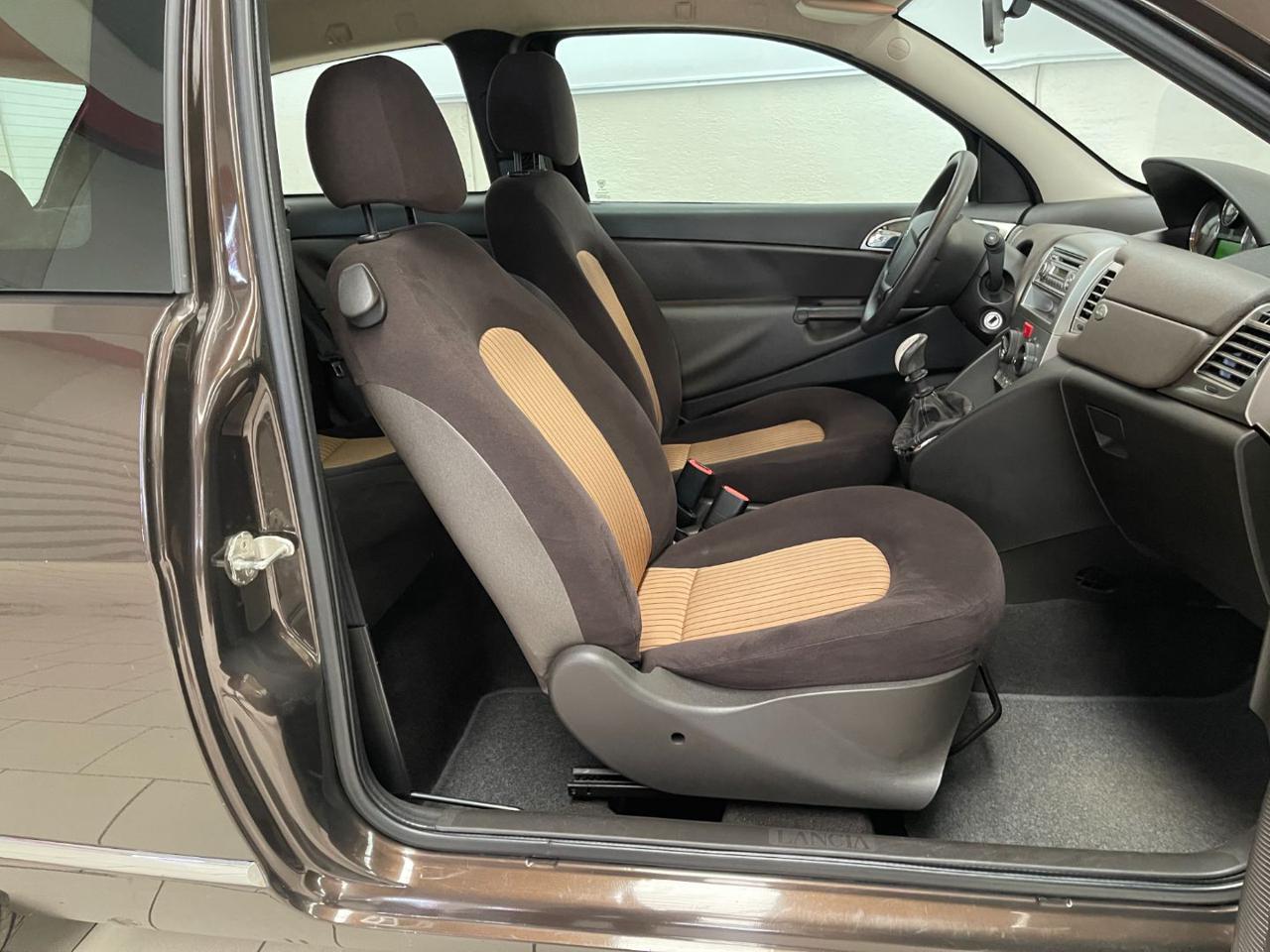 Ypsilon 13