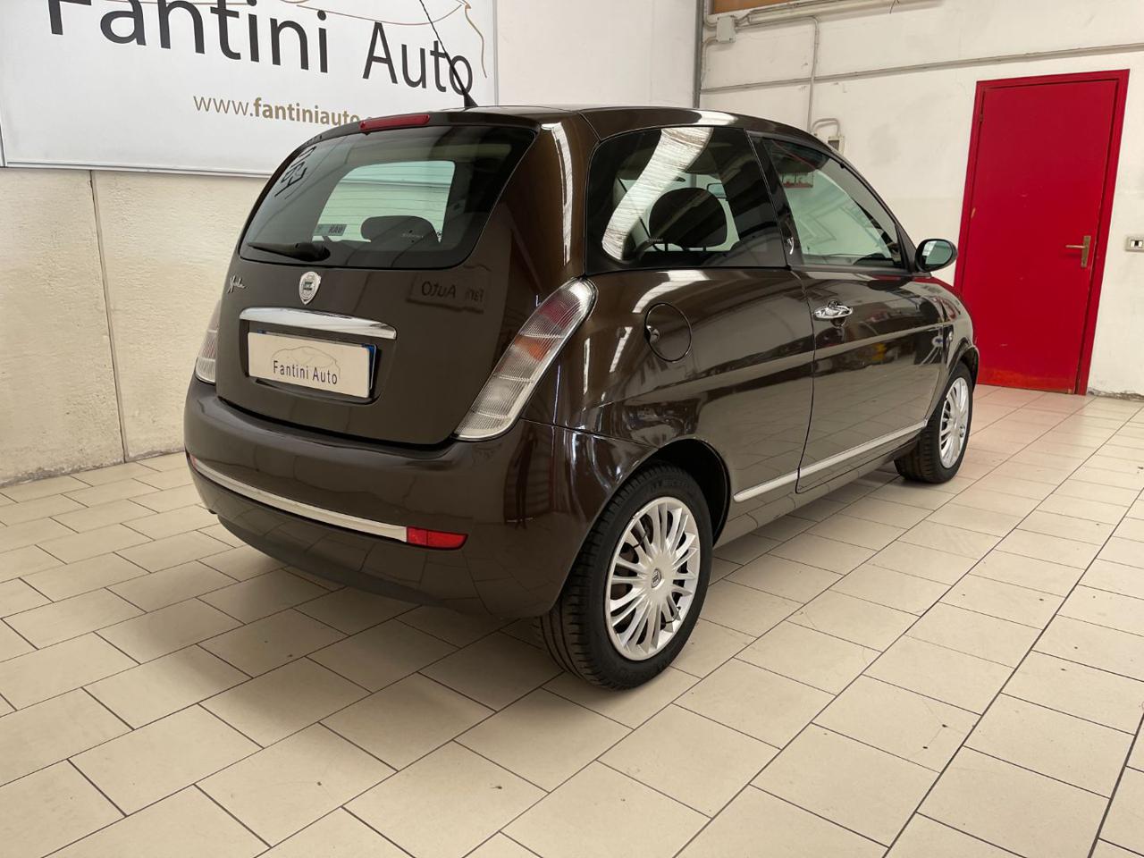 Ypsilon 2