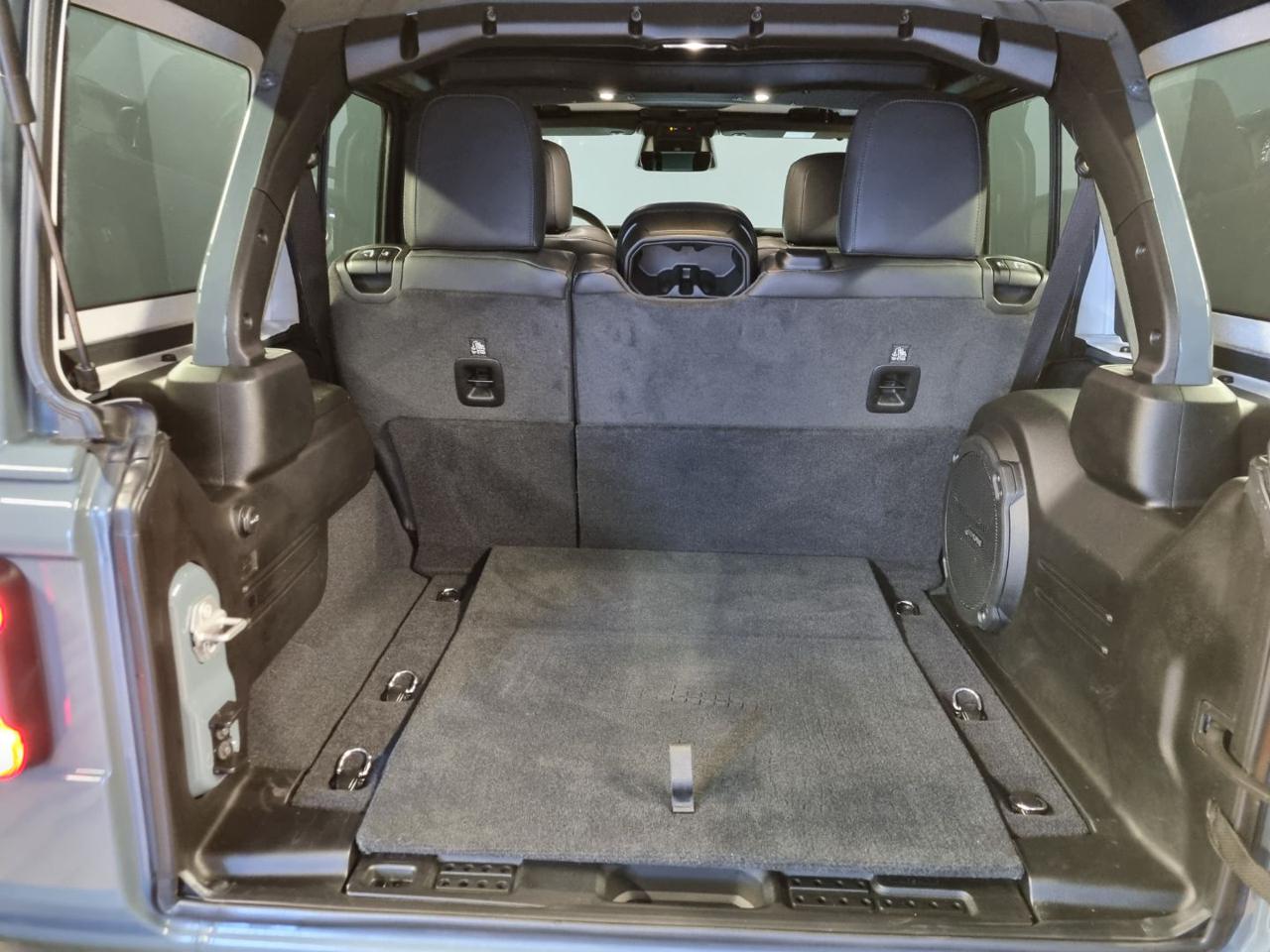 JEEP Wrangler Unlimited 2.0 Turbo Sahara - 16