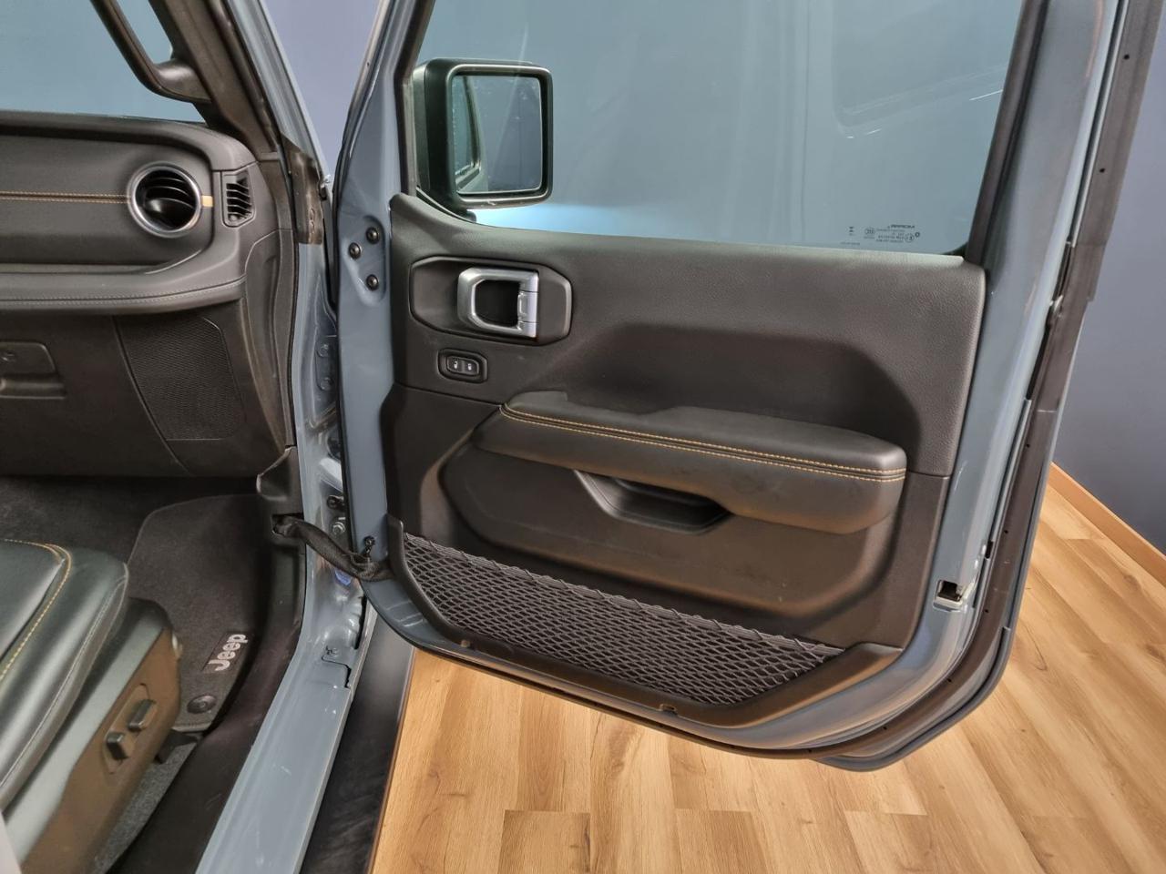 JEEP Wrangler Unlimited 2.0 Turbo Sahara - 24