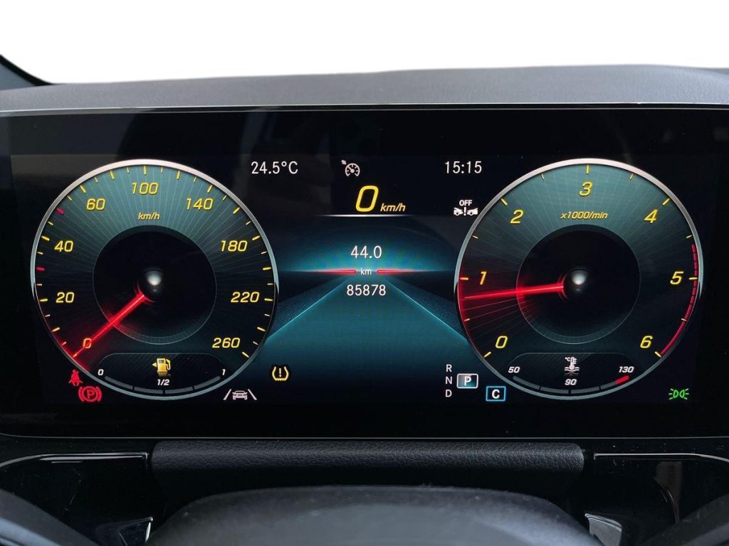 MERCEDES-BENZ GLA 200 d Automatic Sport Plus auto - 8