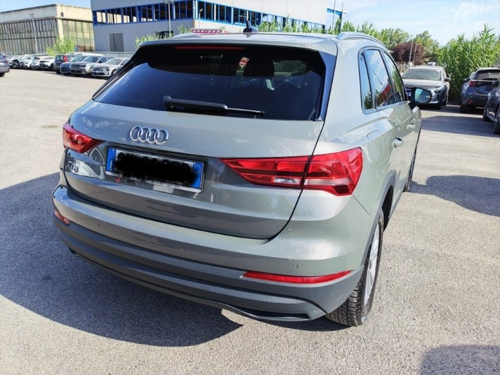 AUDI Q3 45 TFSI e S tronic Business IVA ESPOSTA - 2