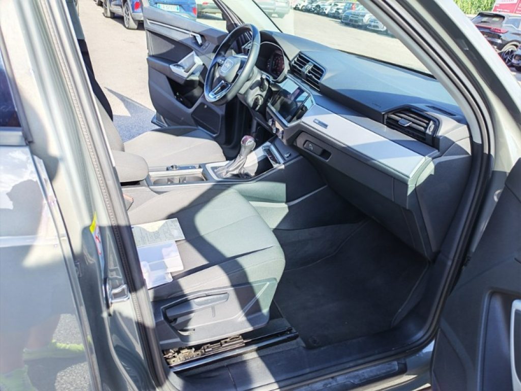 AUDI Q3 45 TFSI e S tronic Business IVA ESPOSTA - 3