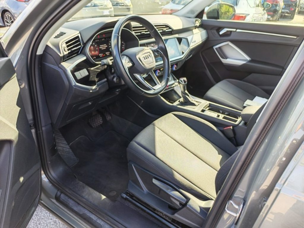 AUDI Q3 45 TFSI e S tronic Business IVA ESPOSTA - 4