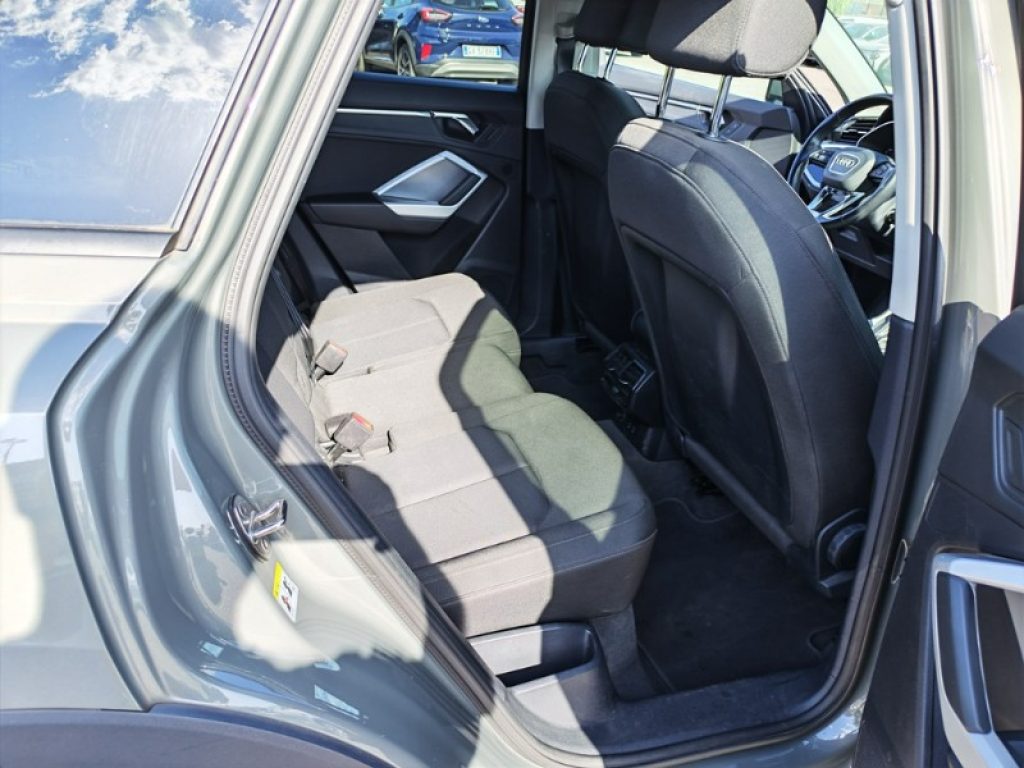 AUDI Q3 45 TFSI e S tronic Business IVA ESPOSTA - 6