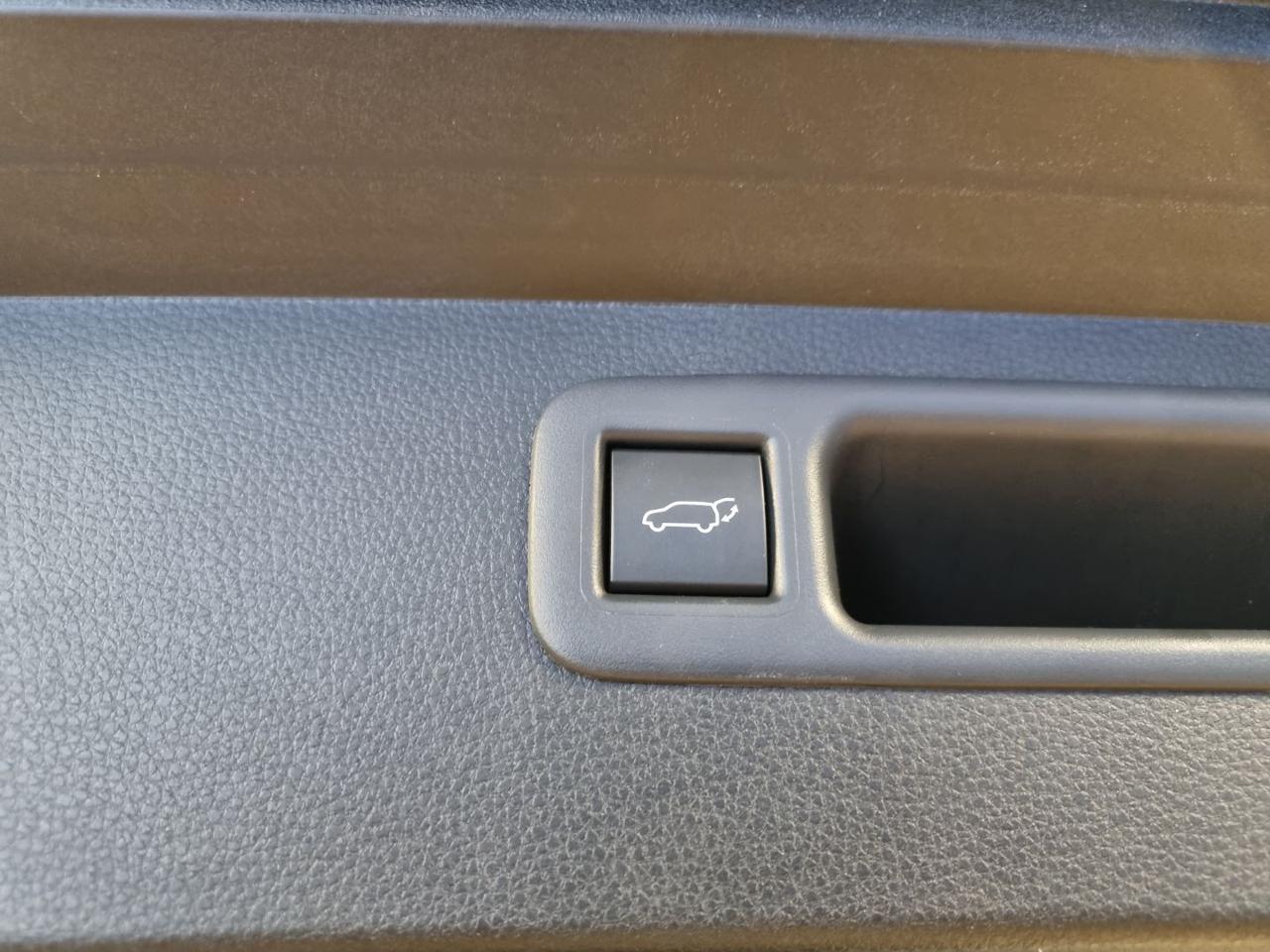 TOYOTA Highlander AWD-I LOUNGE 7 POSTI - 13