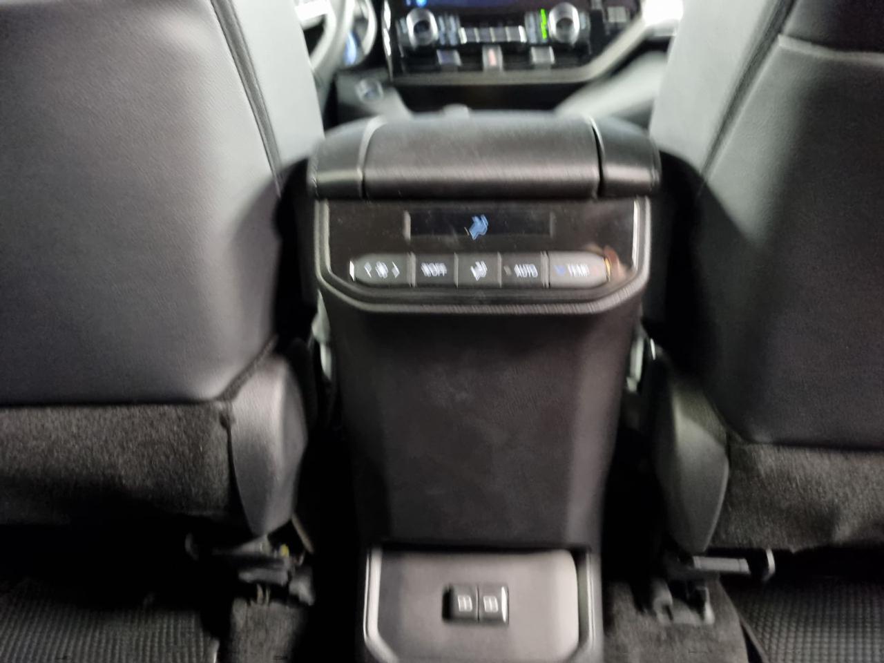 TOYOTA Highlander AWD-I LOUNGE 7 POSTI - 17