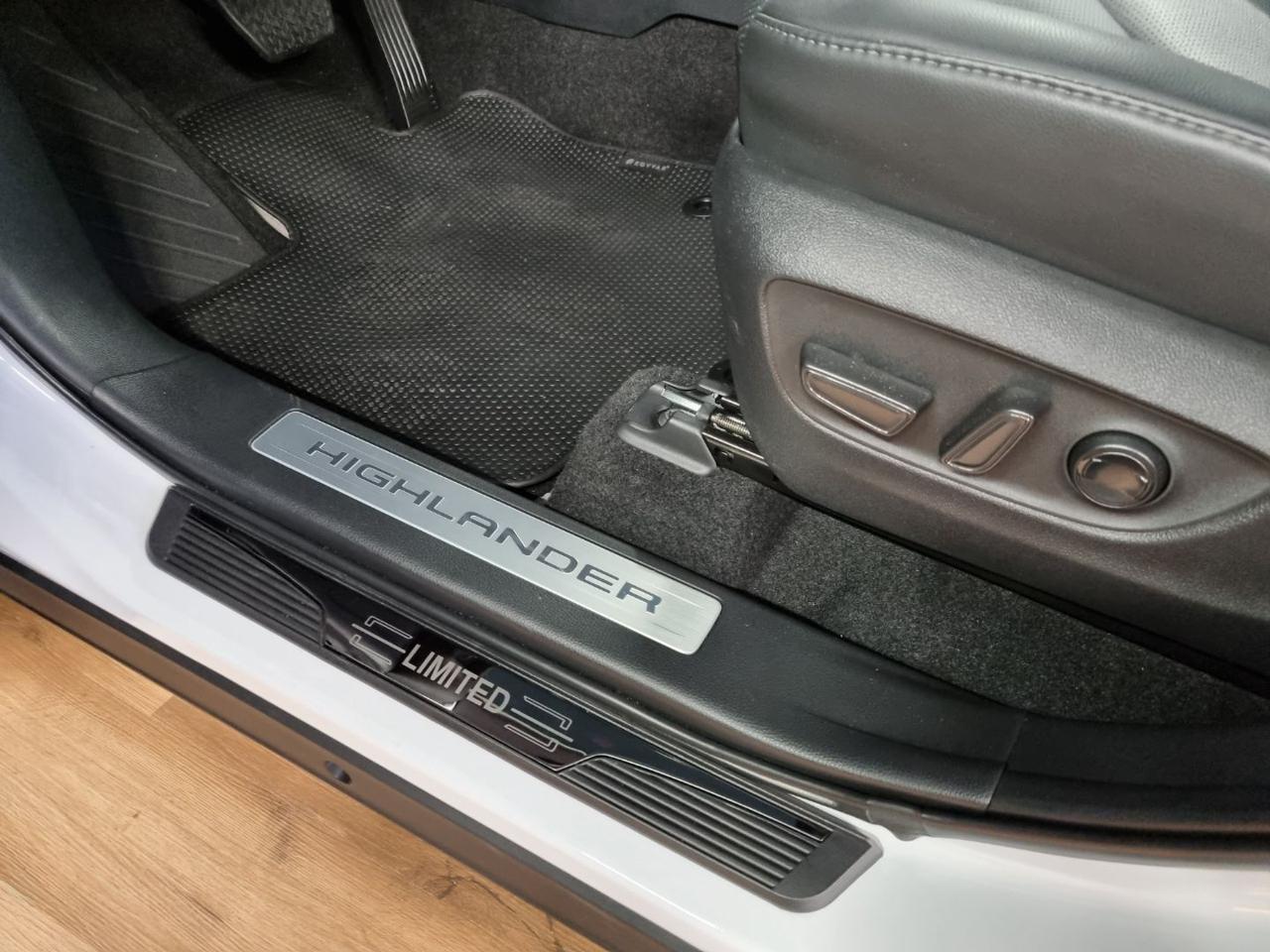 TOYOTA Highlander AWD-I LOUNGE 7 POSTI - 23
