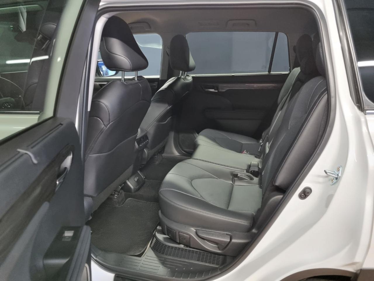 TOYOTA Highlander AWD-I LOUNGE 7 POSTI - 9