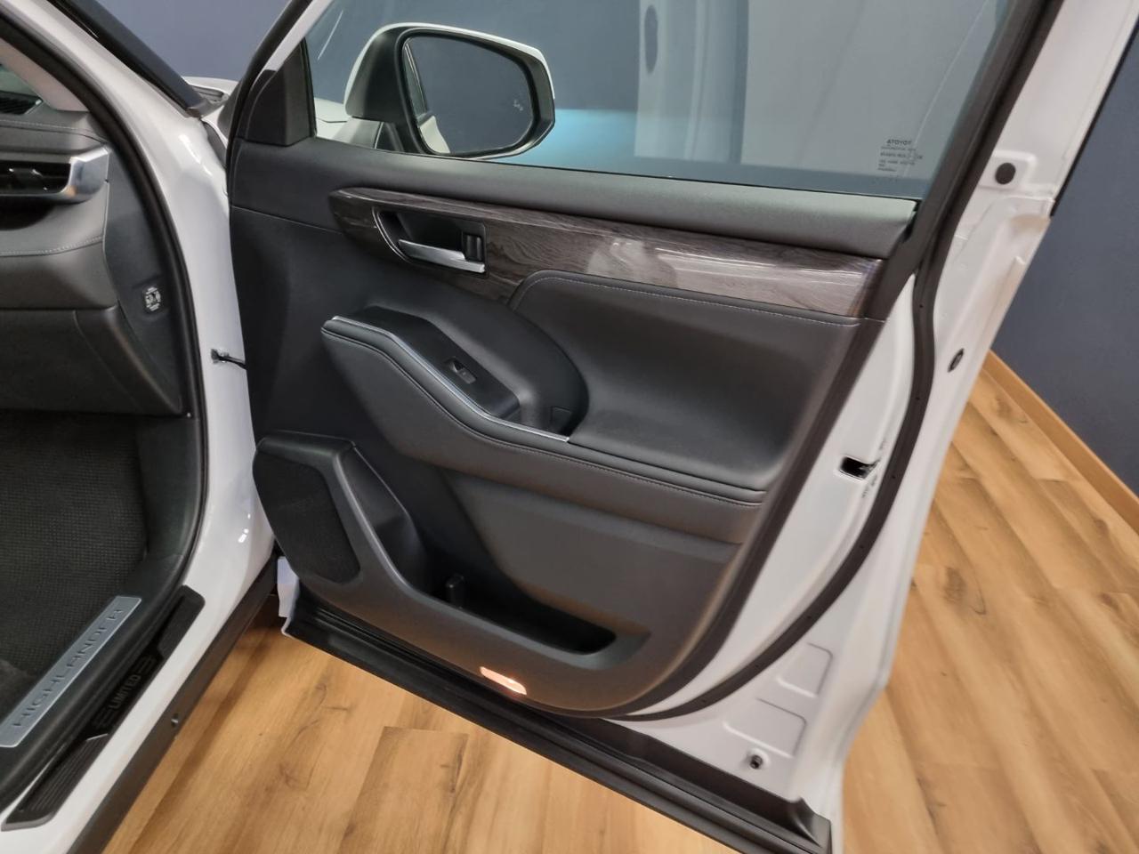 TOYOTA Highlander AWD-I LOUNGE 7 POSTI - 28