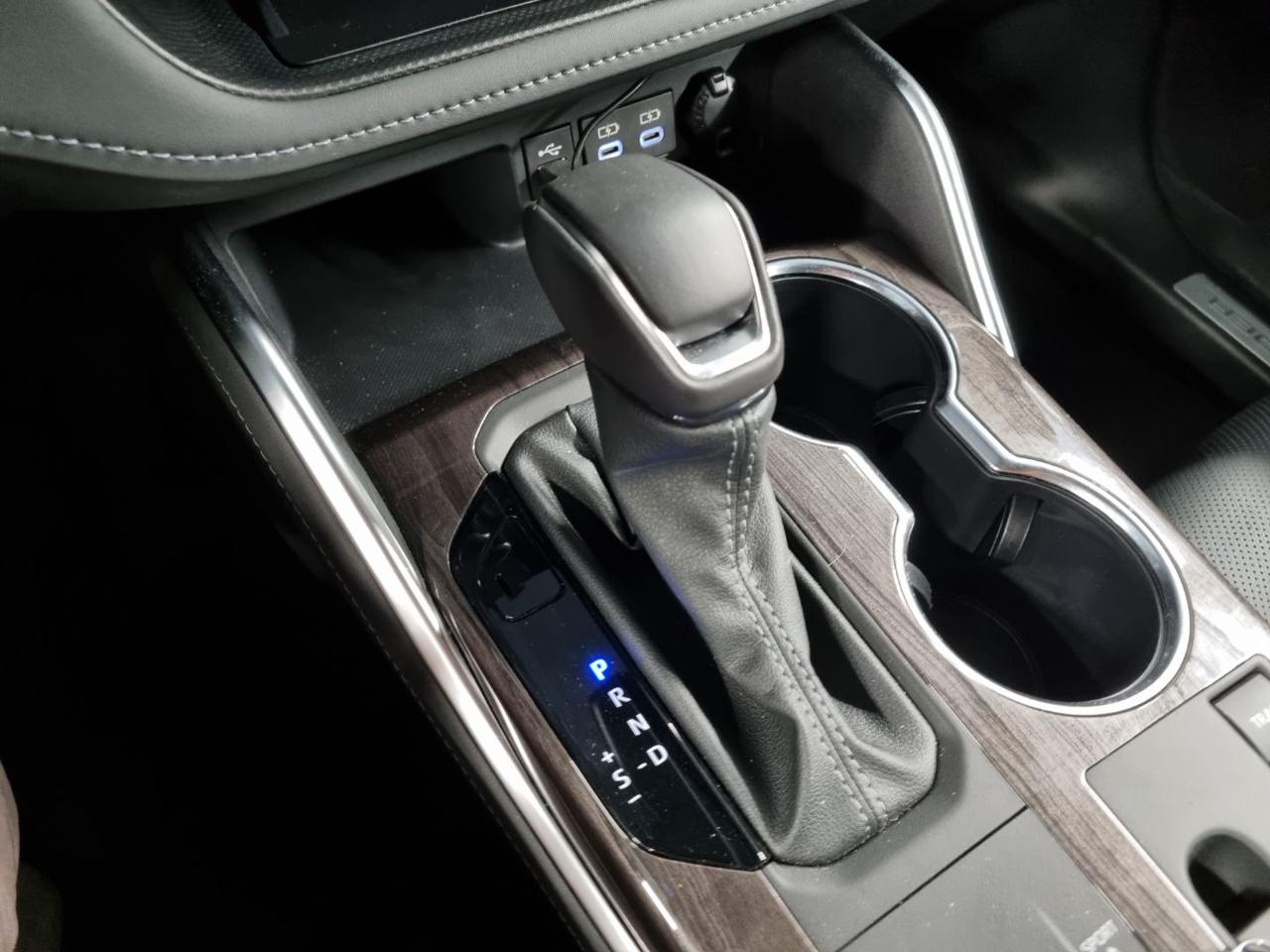 TOYOTA Highlander AWD-I LOUNGE 7 POSTI - 10