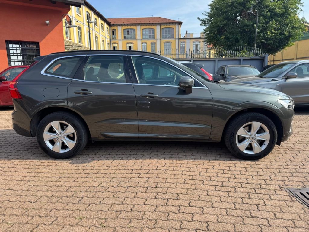 VOLVO XC60 B4 Geartronic Momentum Pro - 4