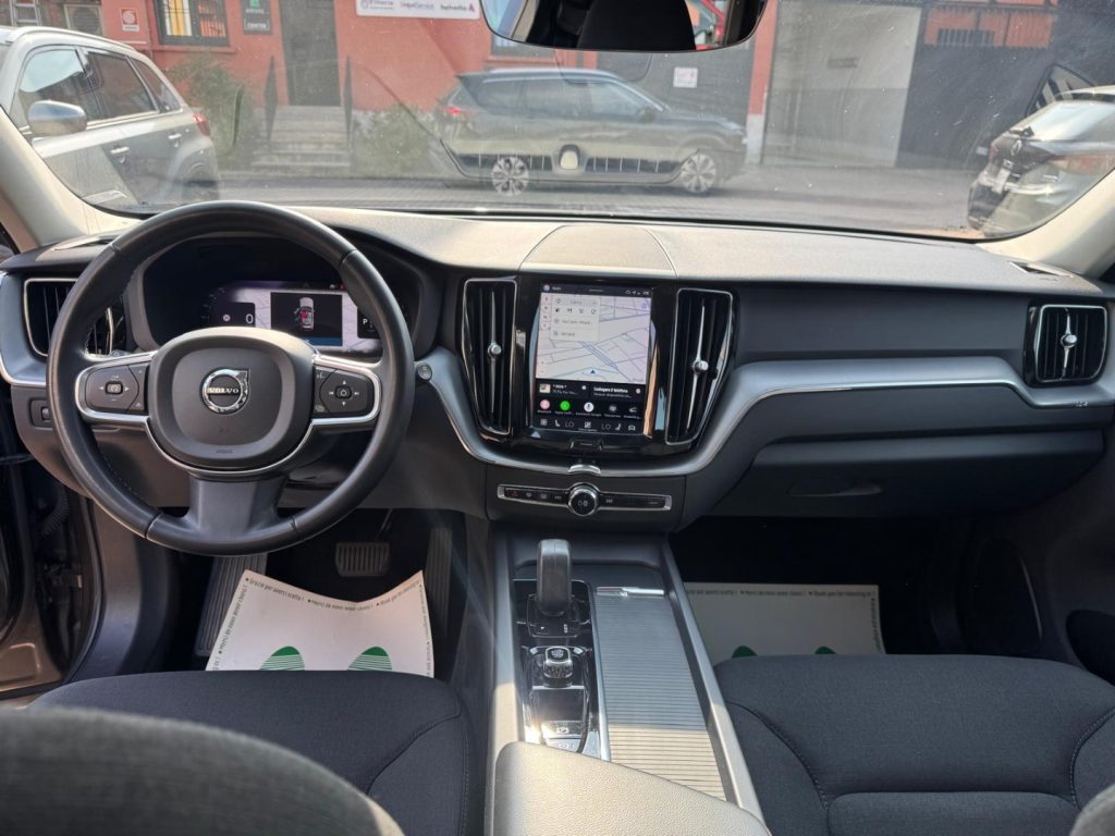 VOLVO XC60 B4 Geartronic Momentum Pro - 8