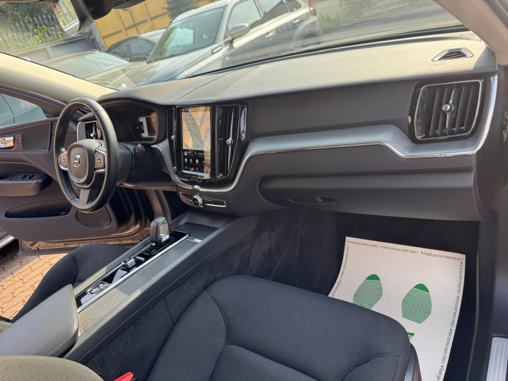 VOLVO XC60 B4 Geartronic Momentum Pro - 14