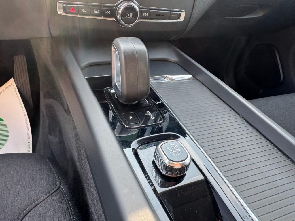 VOLVO XC60 B4 Geartronic Momentum Pro - 16