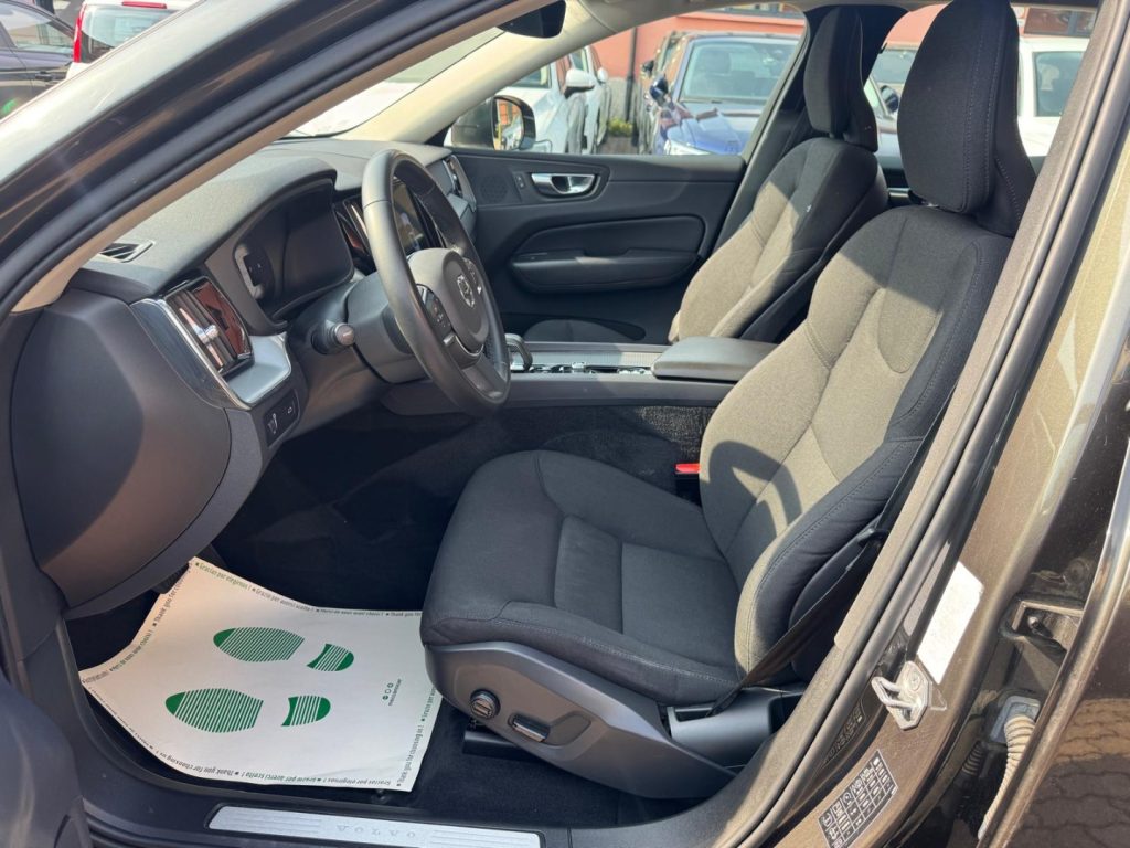 VOLVO XC60 B4 Geartronic Momentum Pro - 20