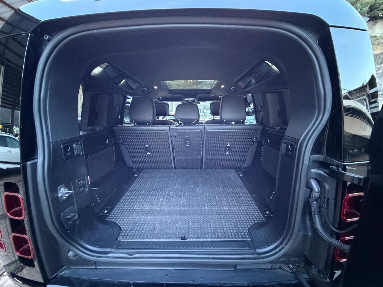 LAND ROVER Defender 110 3.0D I6 300 CV AWD Auto X-Dynamic HSE - 17